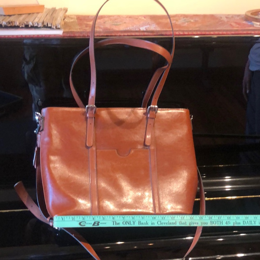 Classic Brown Leather Tote with Structured Design